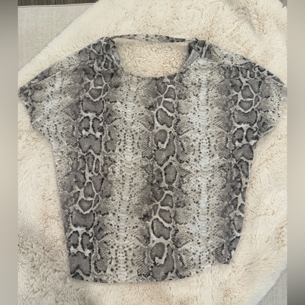 White Birch Gray Snake Pattern Short Sleeve Tee